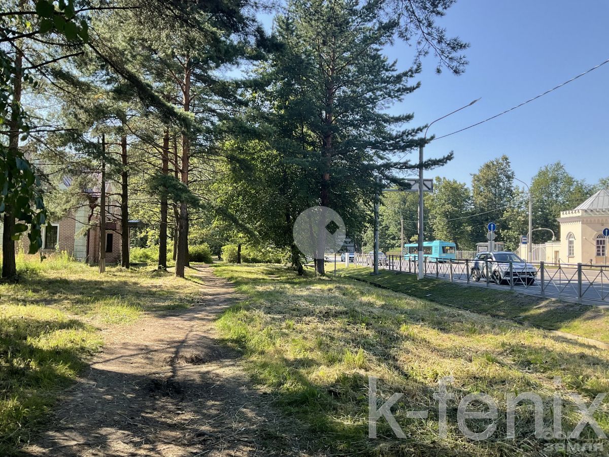 помещения свободного назначения 121 метров, участок 10 сот
